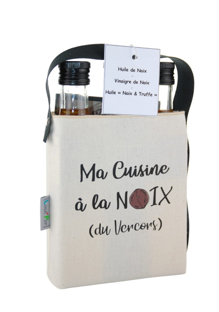 Présentation idée Cadeau bag "Ma cuisine à la noix" avec Vinaigre de Noix bio du Vercors, Huile de Noix du Vercors et Huile de Truffe